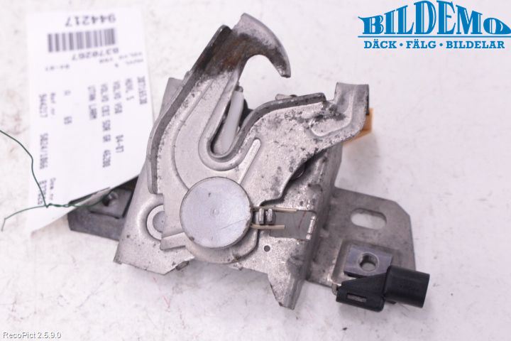 Volvo V50 04-07 Huvlås