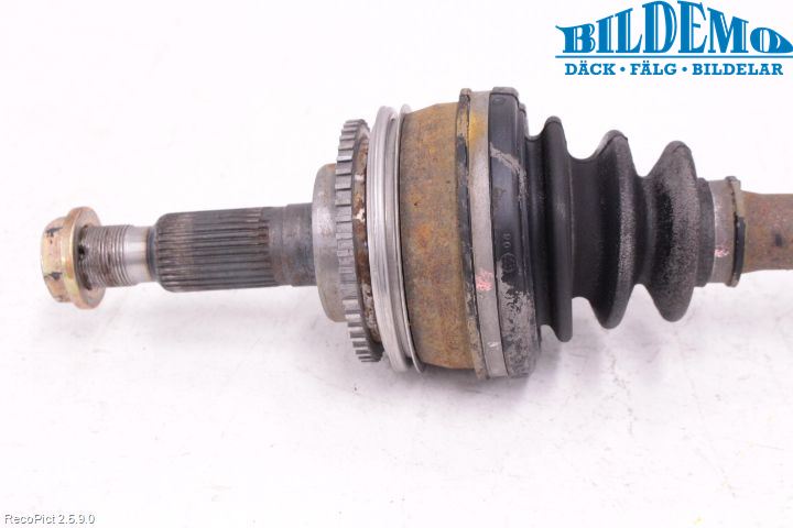 Toyota HI-ACE 95-05 Drivaxel Bak Vänster