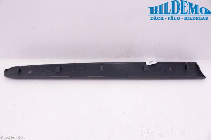 Volvo XC70 01-04 Dörr Dekorlist Fram Vä
