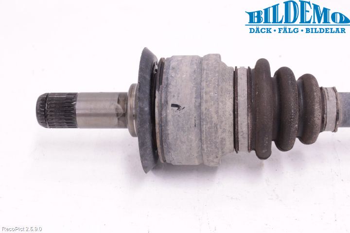 BMW 1 F20/F21 11-19 Drivaxel Bak Höger