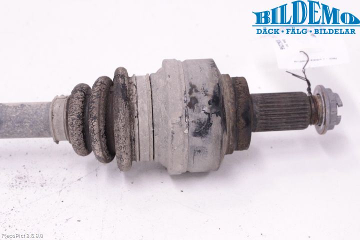 BMW 1 F20/F21 11-19 Drivaxel Bak Höger