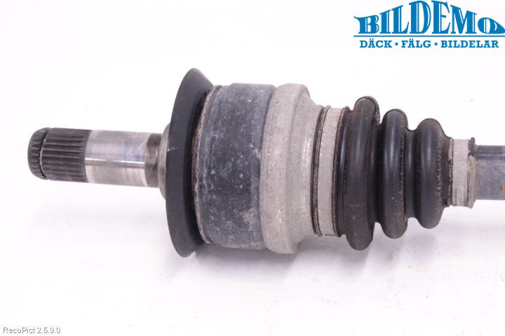 BMW 1 F20/F21 11-19 Drivaxel Bak Vänster