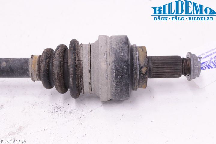 BMW 1 F20/F21 11-19 Drivaxel Bak Vänster