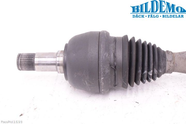 Mercedes-Benz MB B-KLASS (W246/W242) 12-19 Drivaxel Fram Vänster