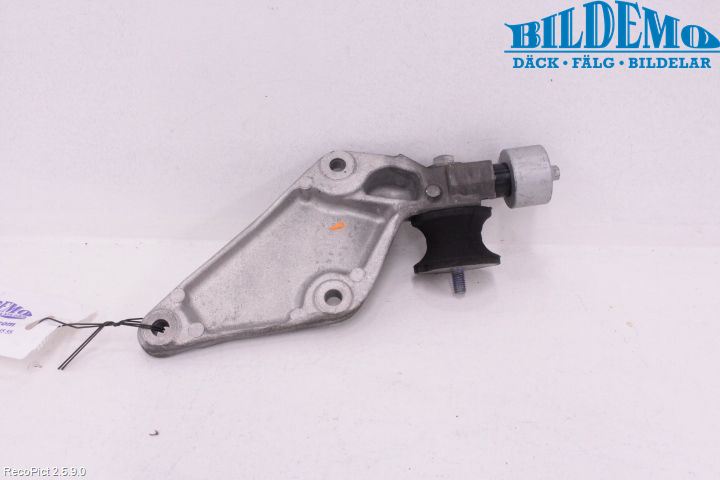 BMW 5 F10/F11/F18 09-17 Växellådsfäste