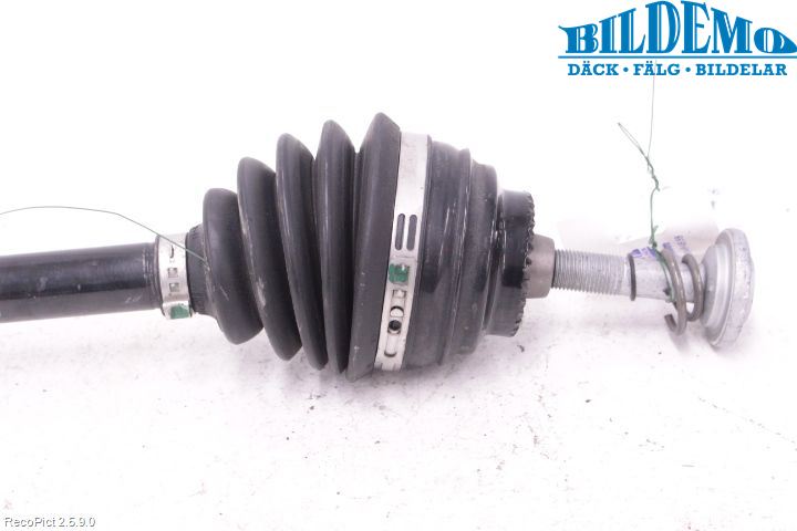 BMW 3 F30/F31/F80 12-19 Drivaxel Fram Höger