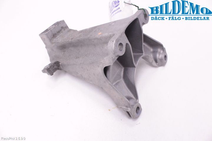 BMW 5 F10/F11/F18 09-17 Växellådsfäste