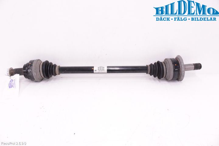 BMW 5 F10/F11/F18 09-17 Drivaxel Bak Höger