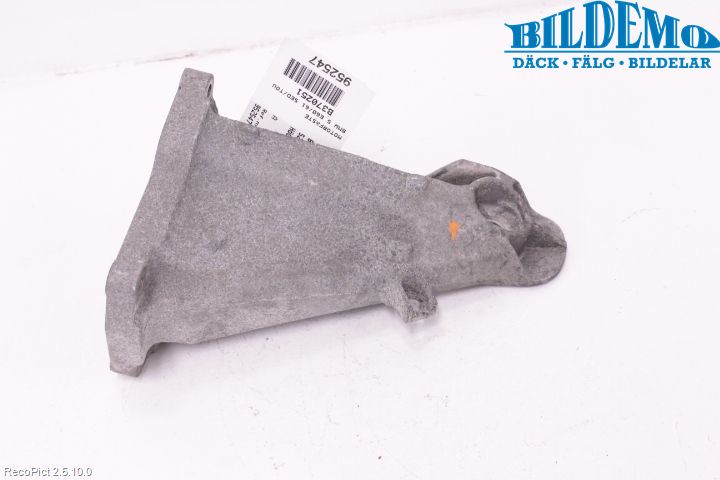 BMW 5 E60/61 Sed/Tou 02-10 Motorfäste