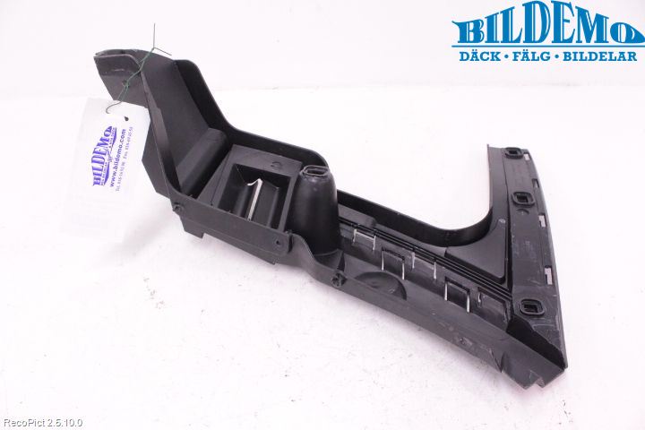 Volvo XC90 03-06 Stötfångarfäste Bak Vä