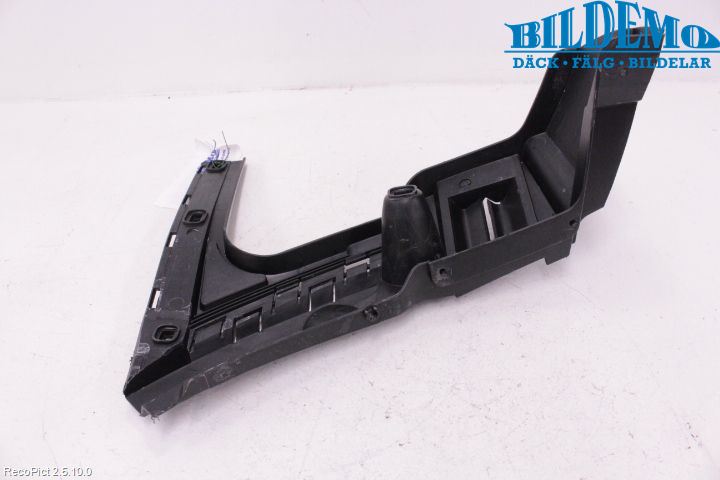 Volvo XC90 03-06 Stötfångarfäste Bak Hö