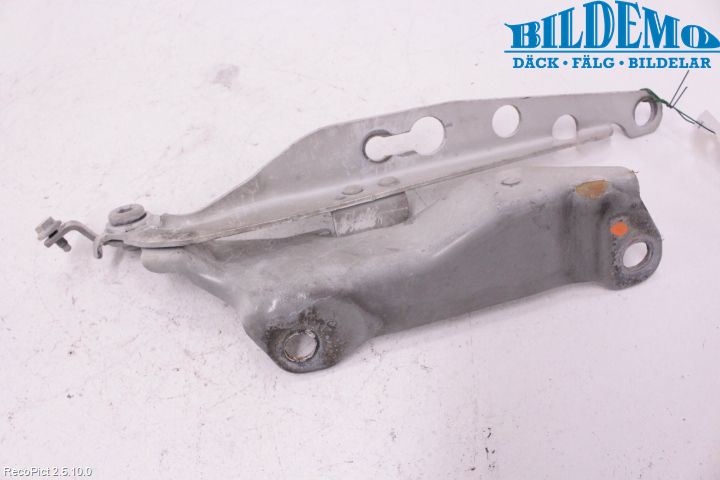Volvo XC90 03-06 Huvgångjärn