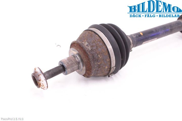 Audi A8/S8 4E  02-09 Drivaxel Fram Höger