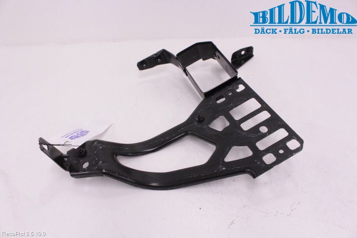 BMW 5 E60/61 Sed/Tou 02-10 Strålkastarsarg Vänster