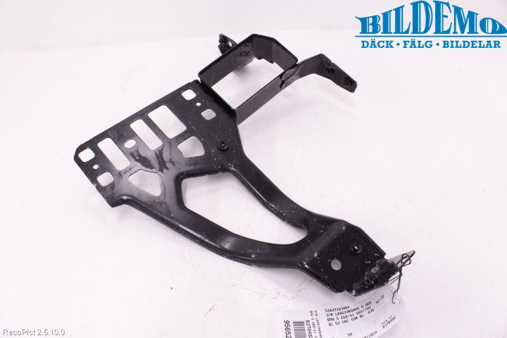 BMW 5 E60/61 Sed/Tou 02-10 Strålkastarsarg Höger