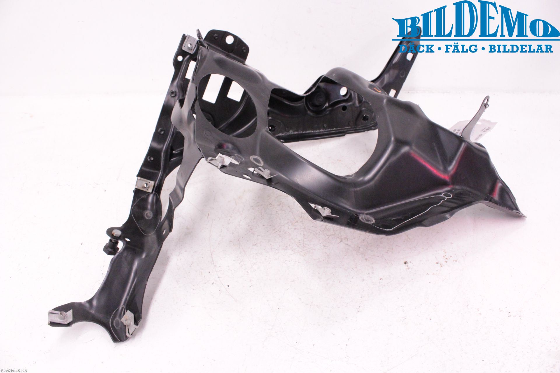 BMW 7 E65/66    00-08 Strålkastarsarg Höger