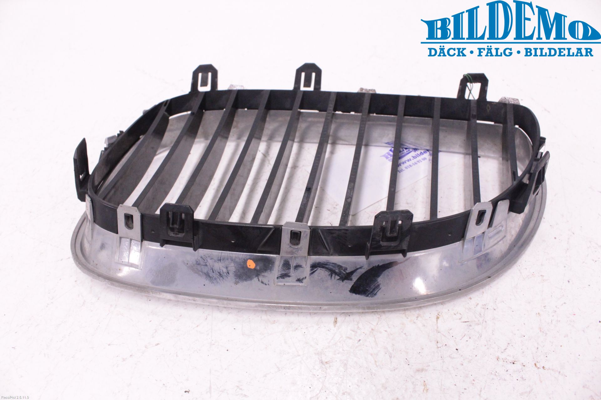 BMW 5 E60/61 Sed/Tou 02-10 Grilldel Höger