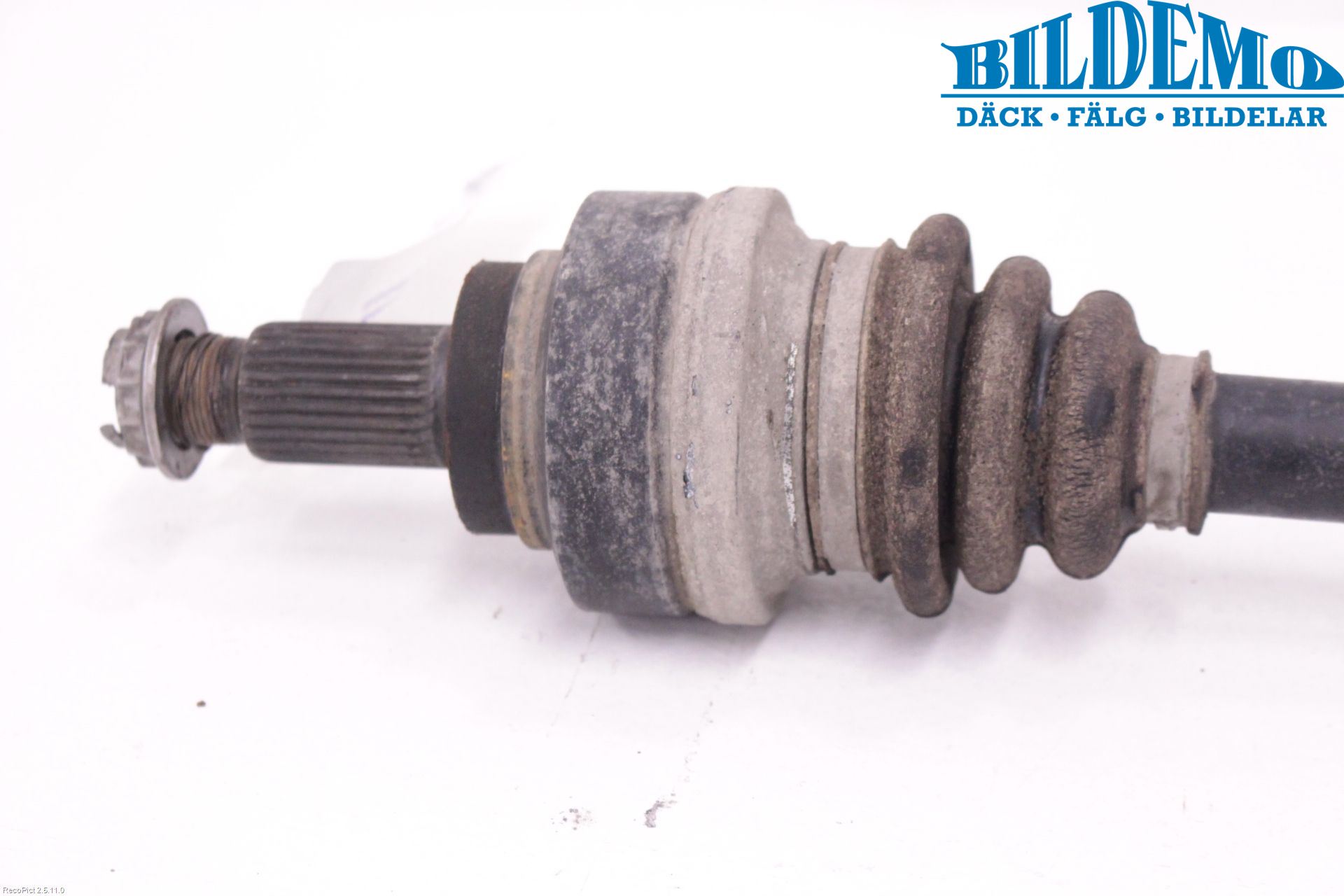 BMW 1 F20/F21 11-19 Drivaxel Bak Höger