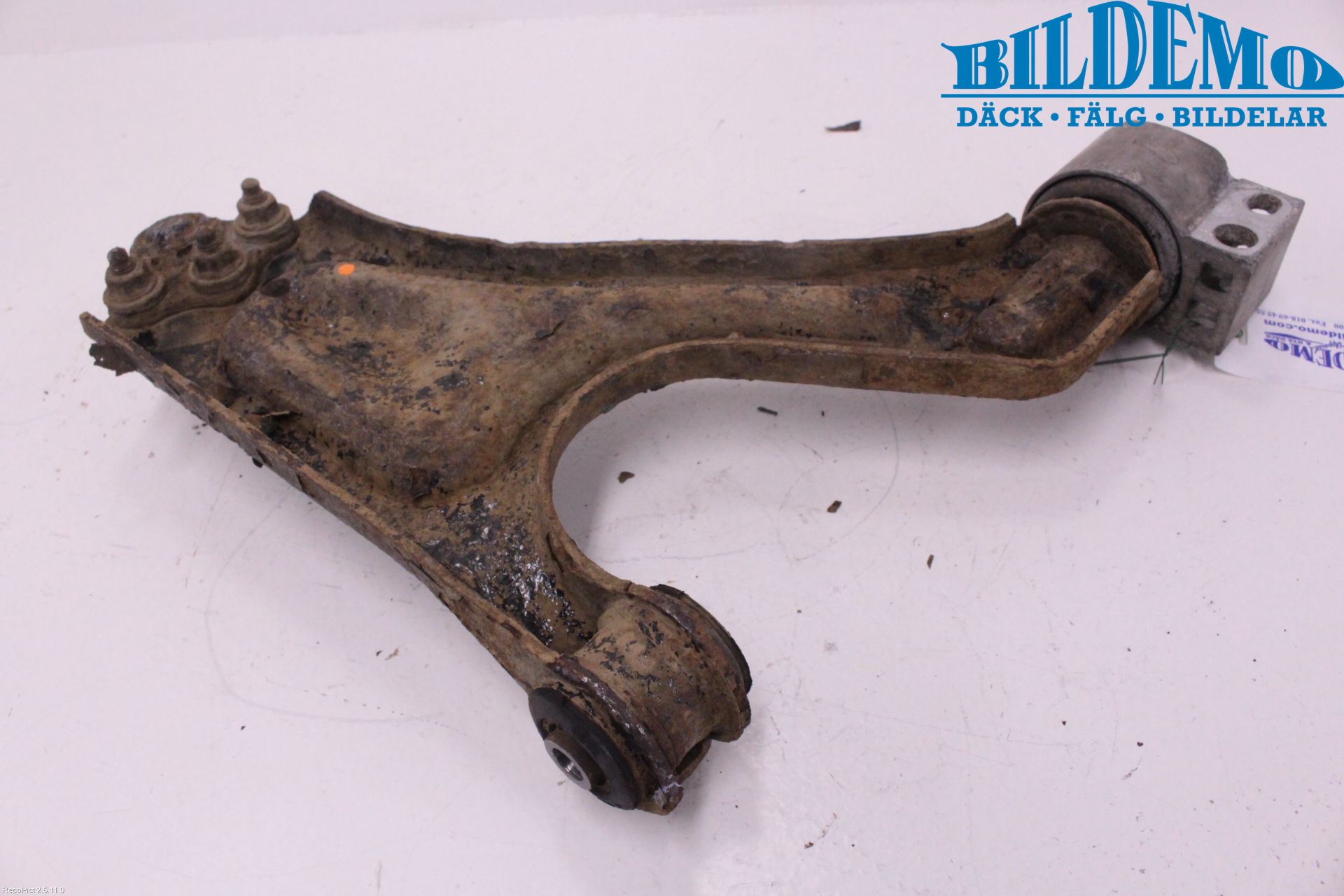 Saab 9-5     06-10 Bärarm Fram Undre Vä