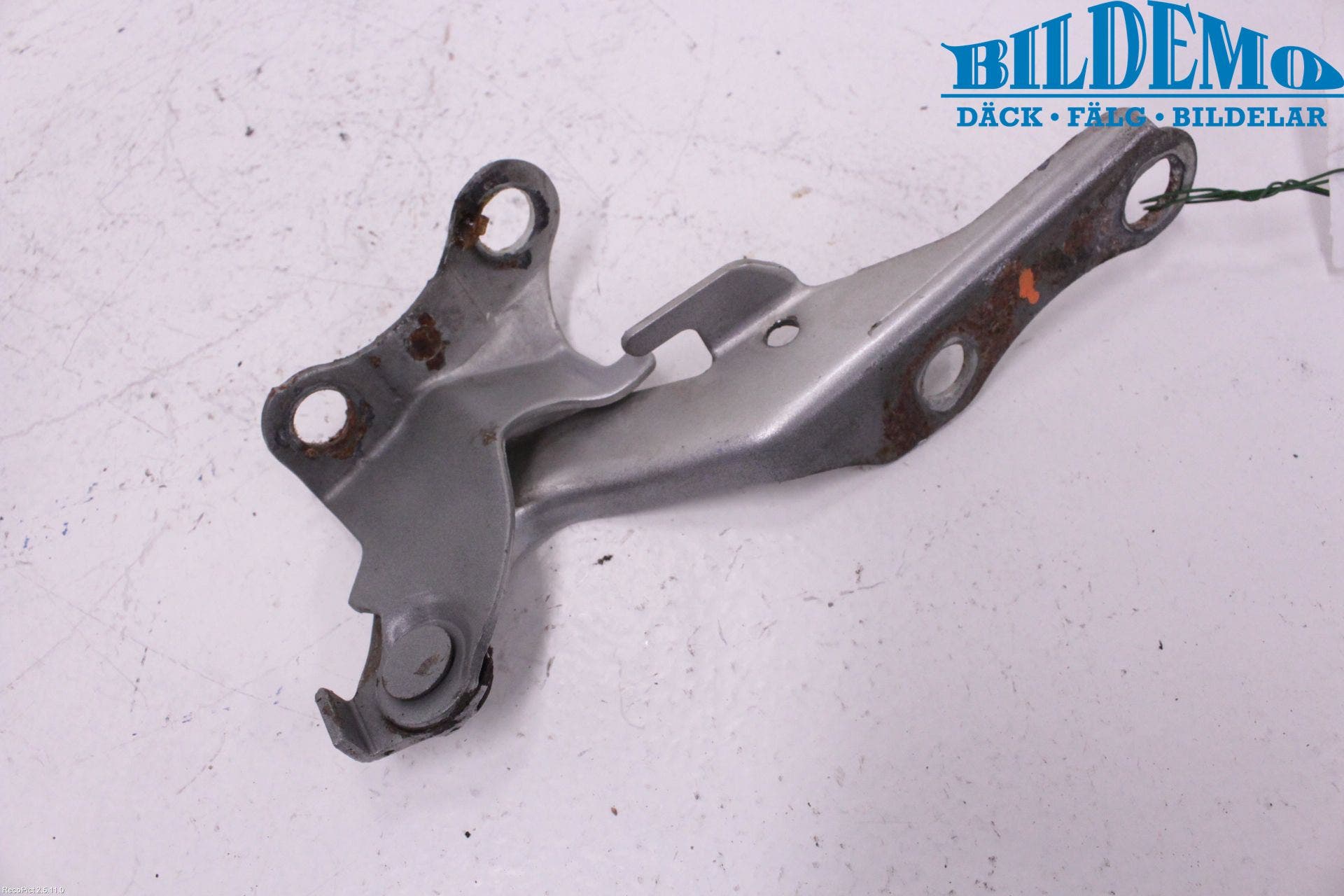 Toyota AVENSIS 03-06 Huvgångjärn