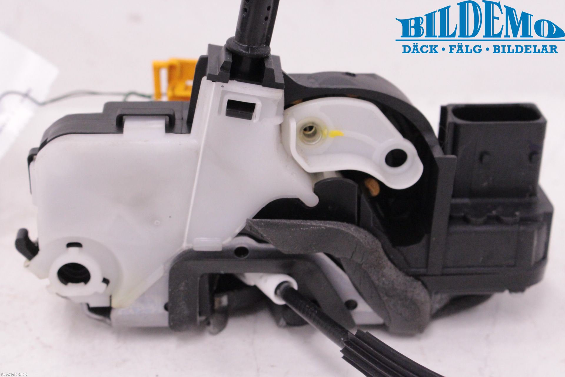 Opel INSIGNIA 09-16 Låskista-Dörrlås