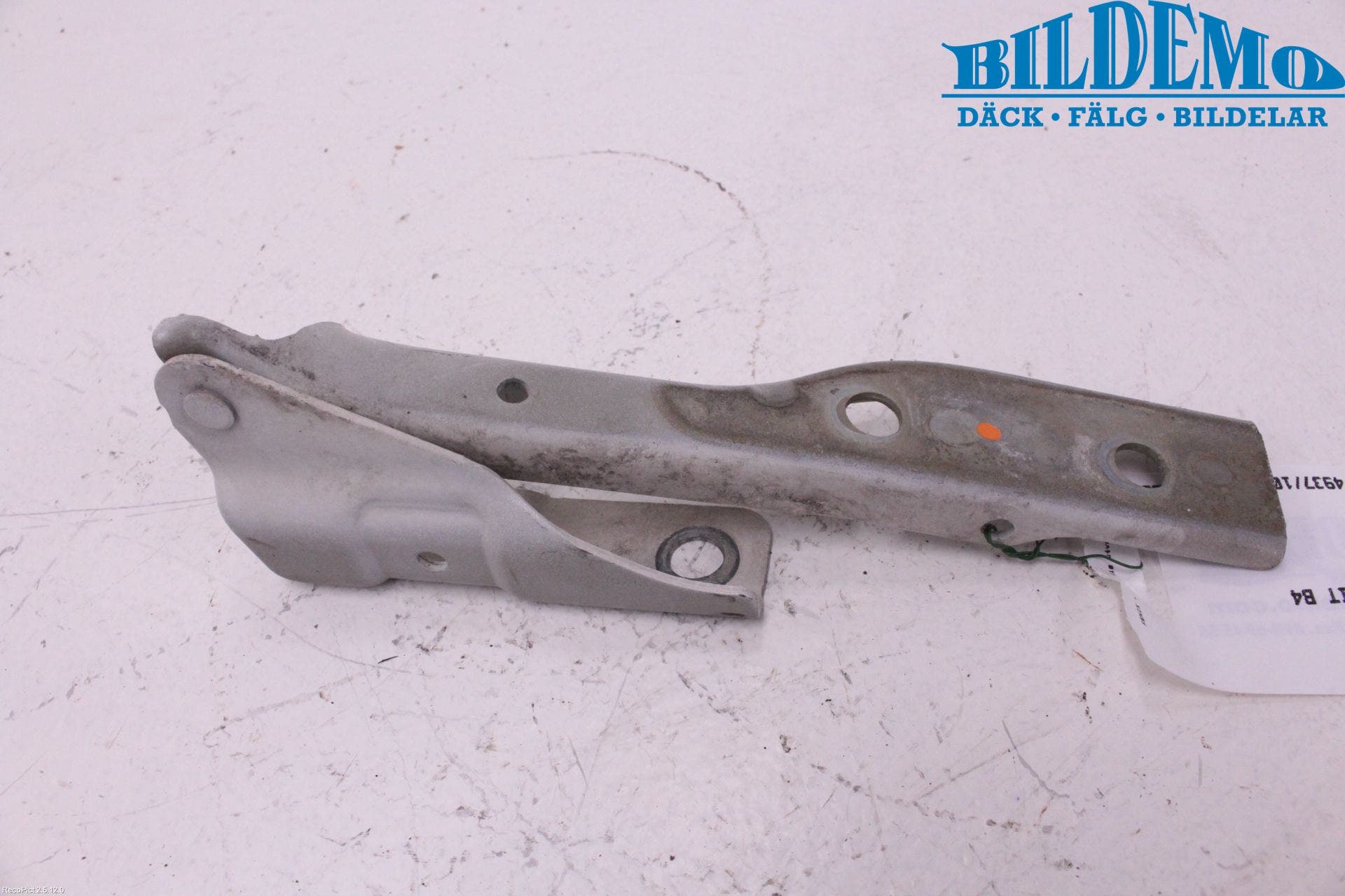 Volkswagen VW POLO 10-17 Huvgångjärn