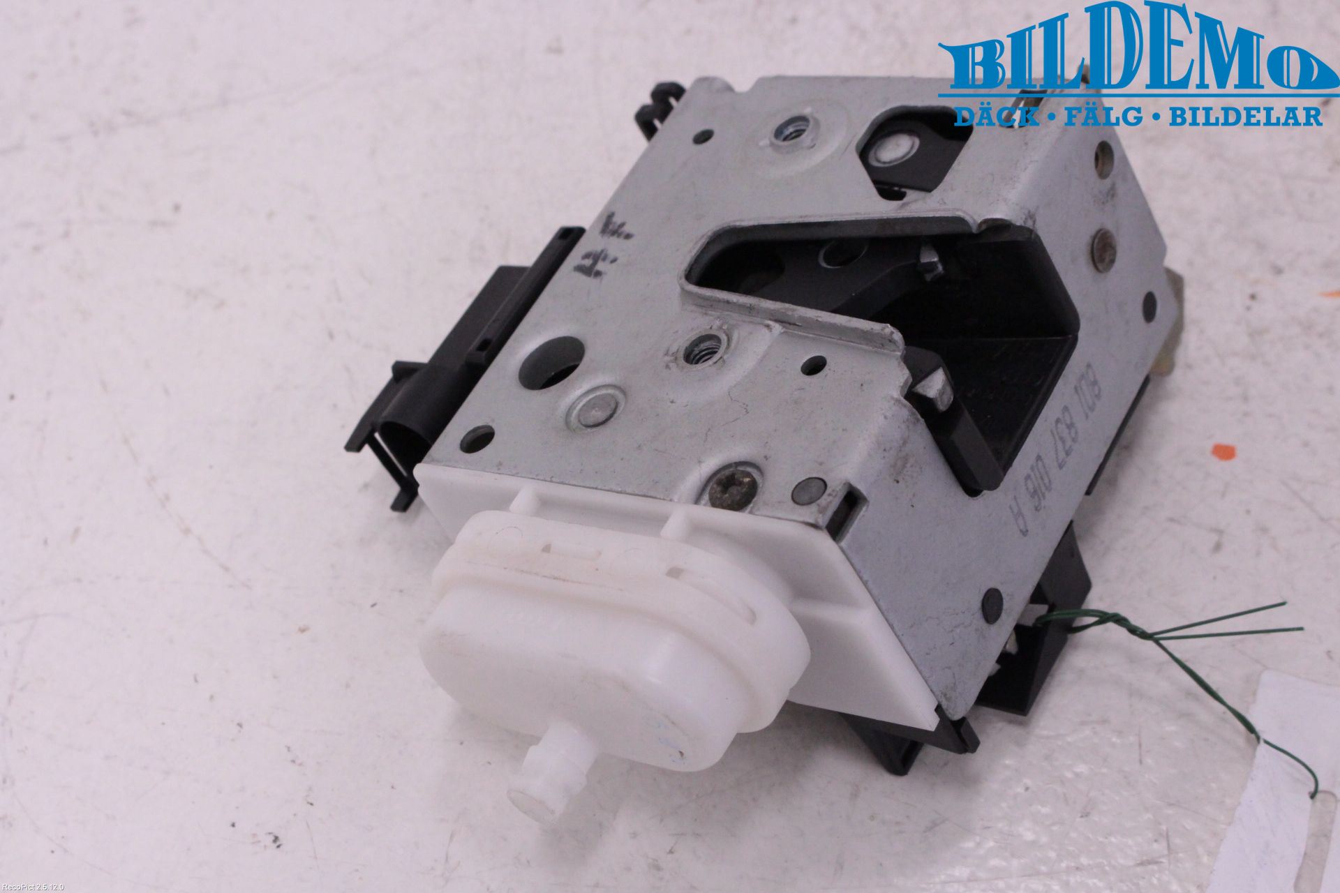 Audi A4/S4 94-99 Låskista-Dörrlås