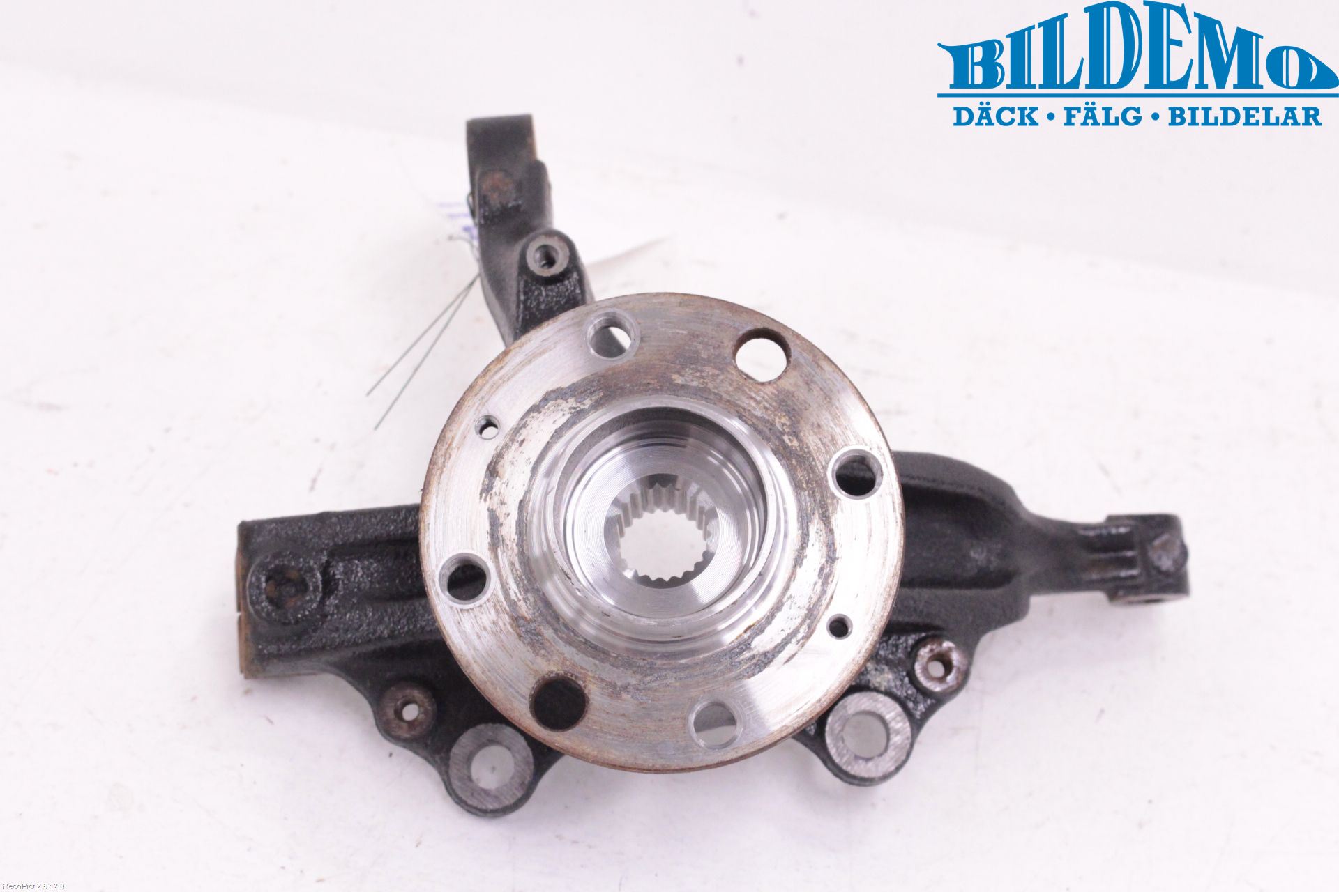 Opel CORSA E 15-19 Styrspindel Lagerhus Vä