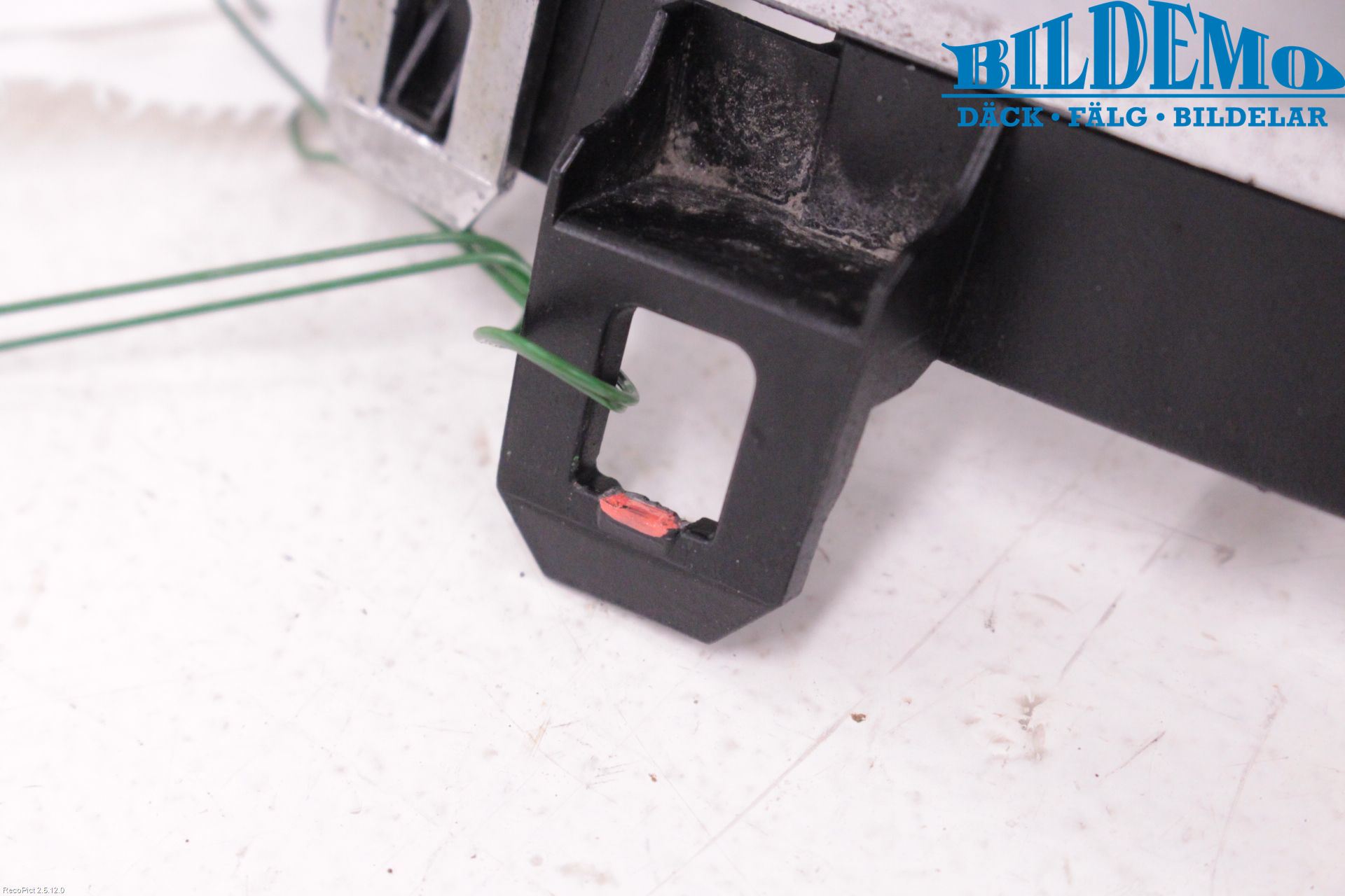 BMW 5 E60/61 Sed/Tou 02-10 Grilldel Vänster