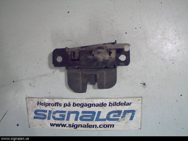 Volkswagen VW CADDY      04-10 Låskista Baklucka