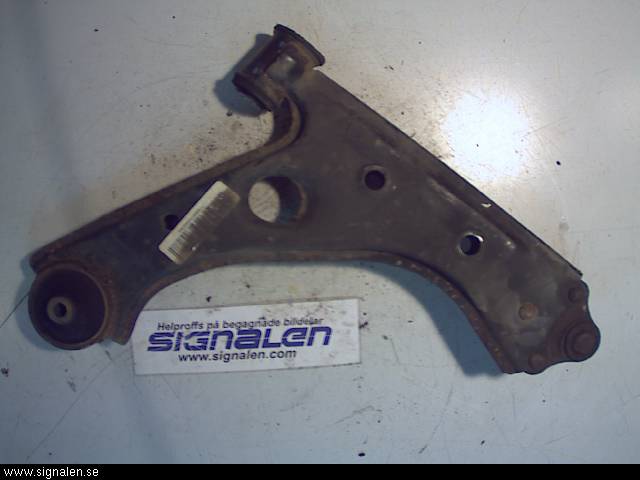 Opel CORSA D 07-14 Bärarm Fram Undre Vä