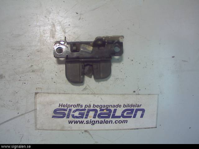 Volkswagen VW CADDY      04-10 Låskista Baklucka