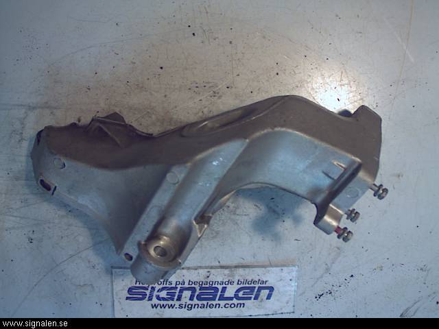 Saab 9-5     06-10 Motorfäste