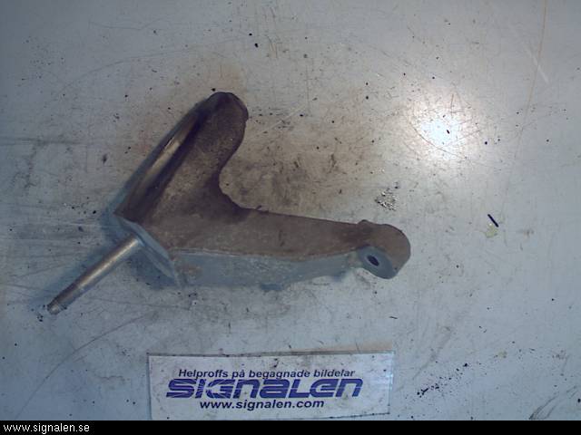 Saab 9-5     06-10 Motorfäste