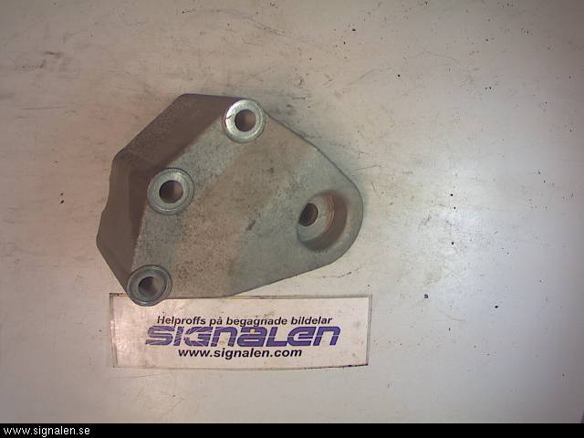 Saab 9-5     06-10 Motorfäste
