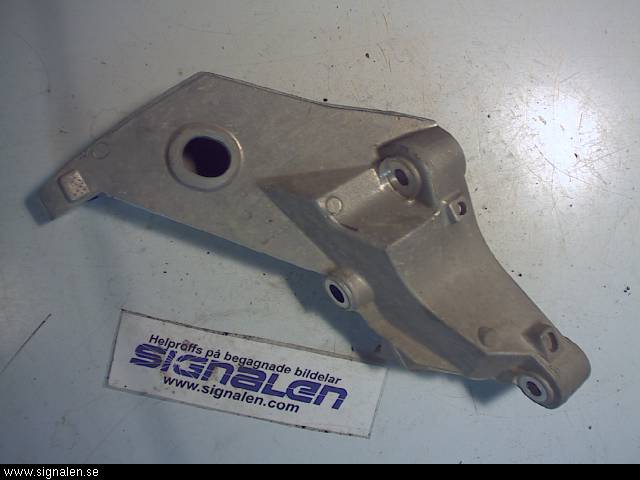 Saab 9-5     06-10 Motorfäste