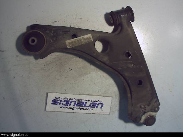 Opel CORSA D 07-14 Bärarm Fram Undre Vä