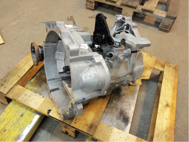 Volkswagen VW PASSAT 05-11 Växellåda Man 6 Vxl