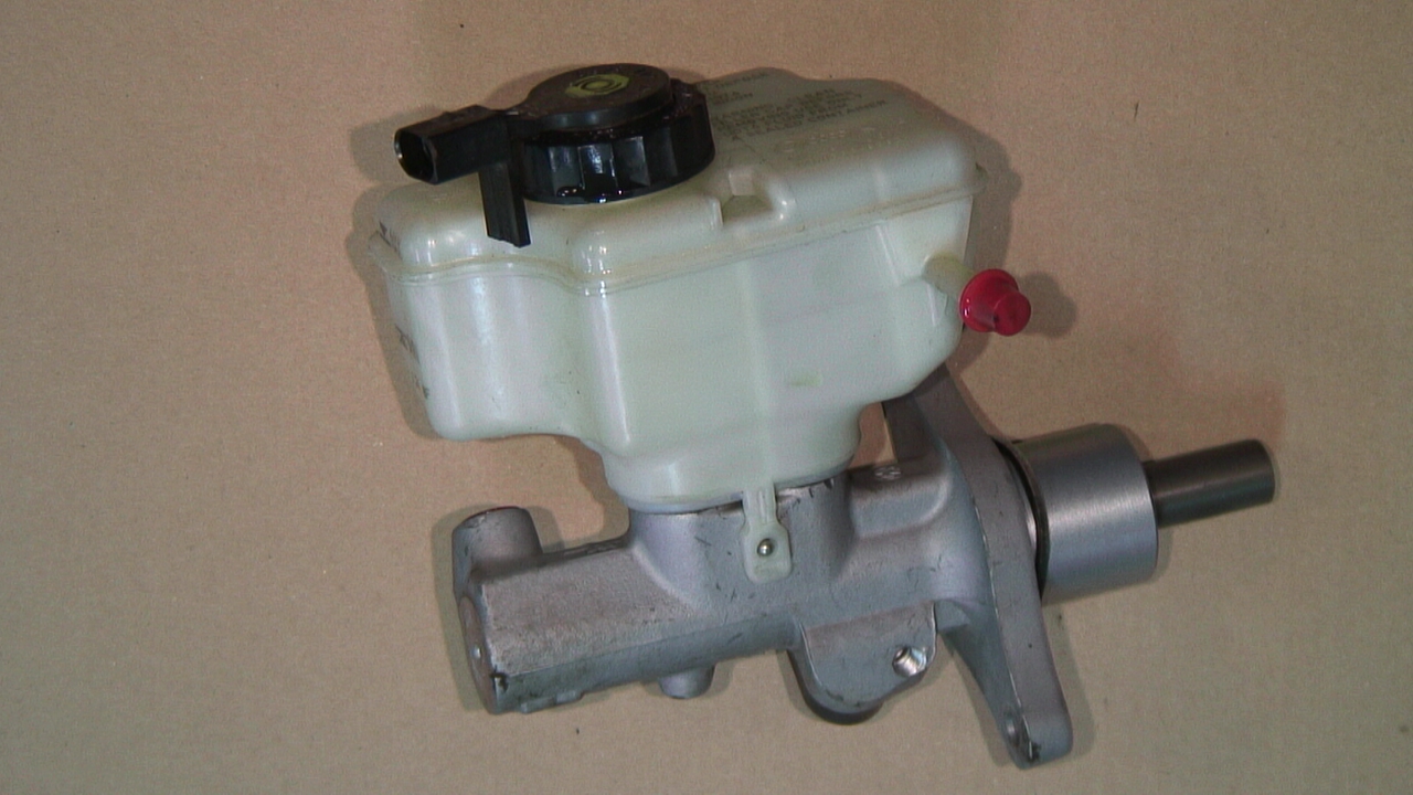 Volkswagen VW CADDY      04-10 Broms Huvudcylinder