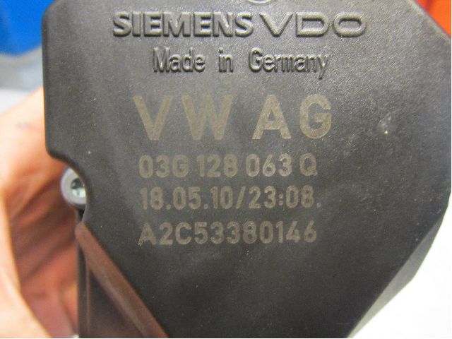 Volkswagen VW CADDY      04-10 Injspjällhus