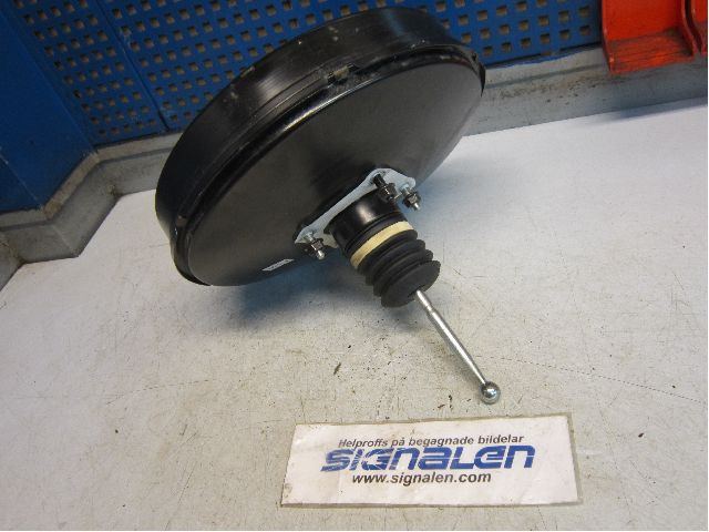 Volkswagen VW CADDY      04-10 Bromsservo