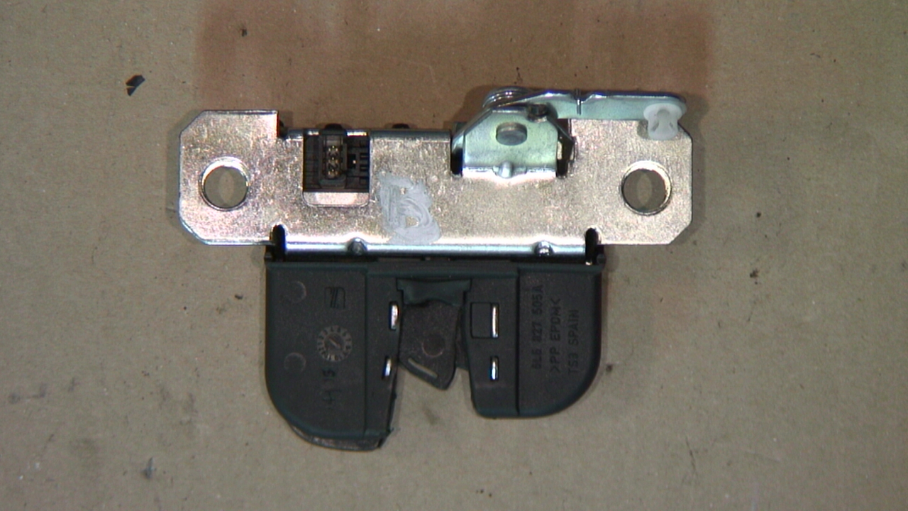 Seat IBIZA III 02-06 Låskista Baklucka