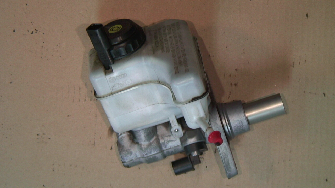 Volkswagen VW PASSAT 11-14 Broms Huvudcylinder