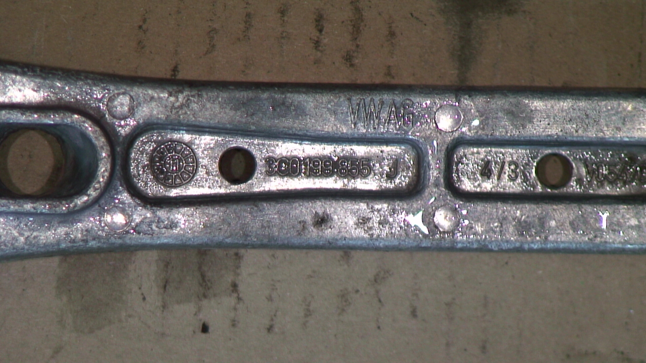 Volkswagen VW PASSAT 11-14 Motorfäste