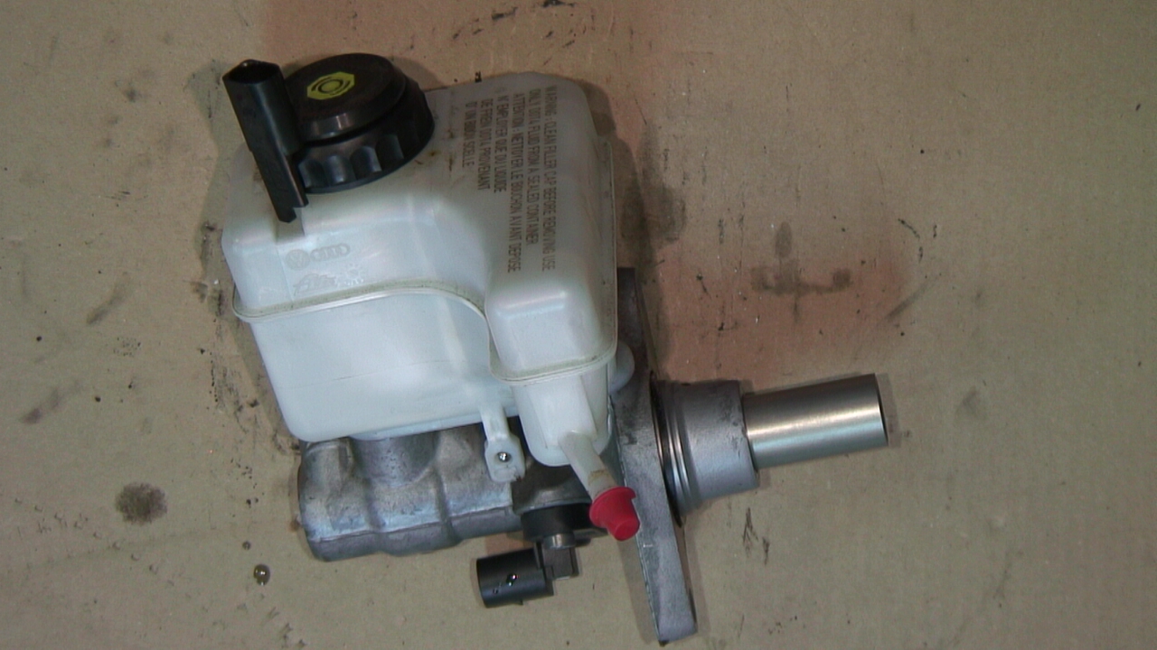 Volkswagen VW PASSAT 11-14 Broms Huvudcylinder