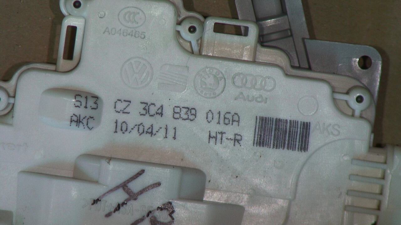 Volkswagen VW PASSAT 11-14 Låskista-Dörrlås