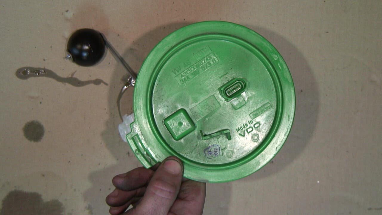 Volkswagen VW PASSAT 11-14 Givare Tank