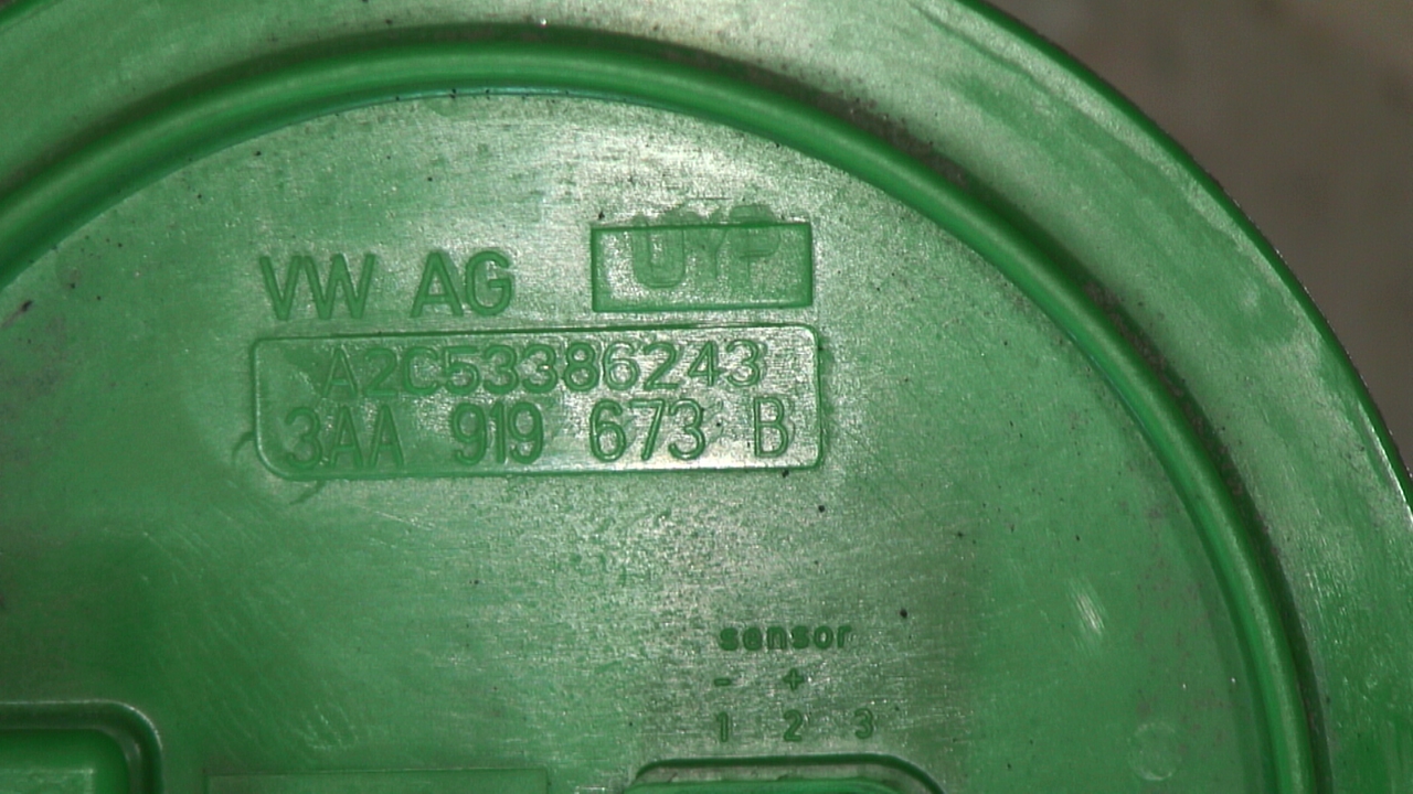 Volkswagen VW PASSAT 11-14 Givare Tank
