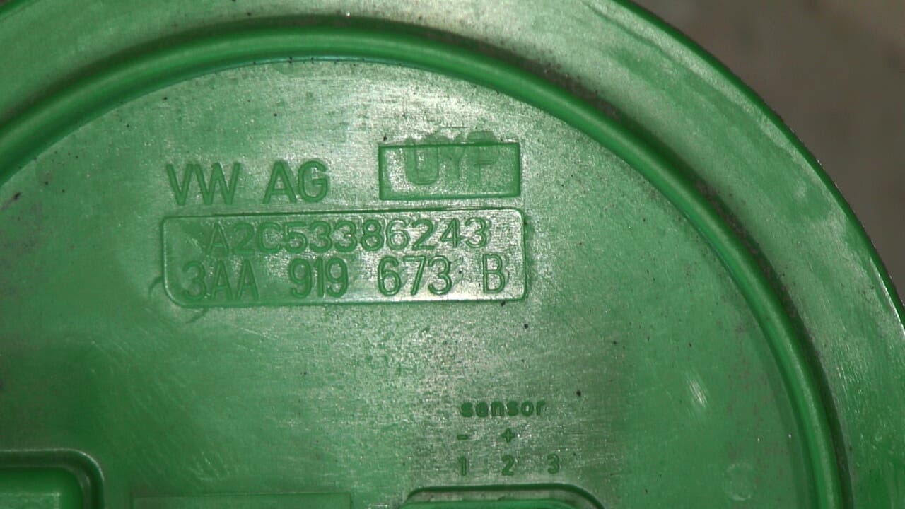 Volkswagen VW PASSAT 11-14 Givare Tank