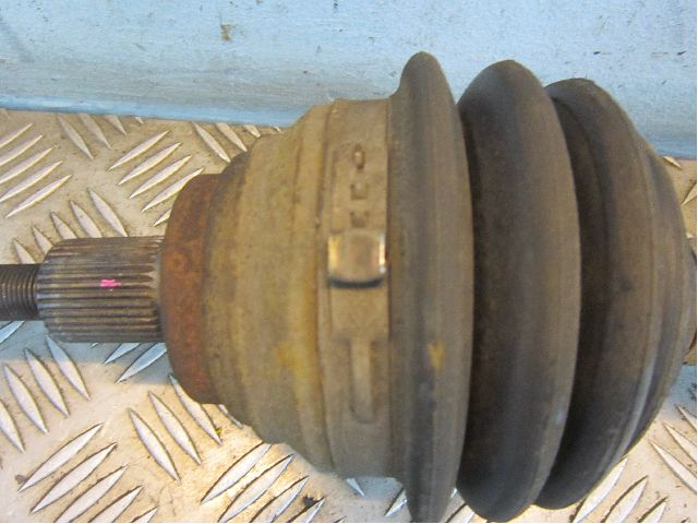 Volkswagen VW GOLF V 04-09 Drivaxel Fram Höger